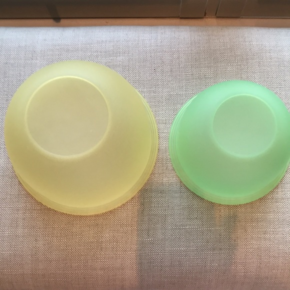 Tupperware Vintage Impressions Mixing Bowl Set in Sheer Yellow and Green - Picture 12 of 14
